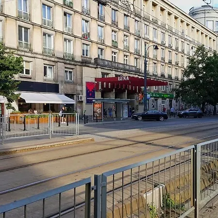 Luna - Center Zbawiciela Marszalkowska * Varsovie